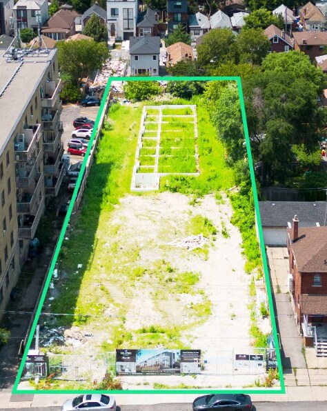 468 Winona Dr, Toronto, ON à vendre Aérien– Image 1 sur 4