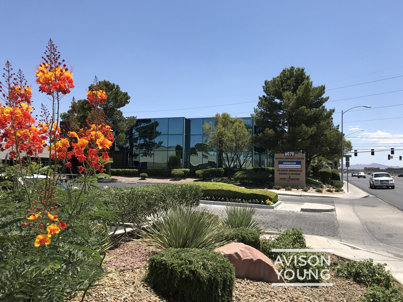 6070 S Eastern Ave, Las Vegas, NV à louer - Photo de l’immeuble – Image 1 sur 5