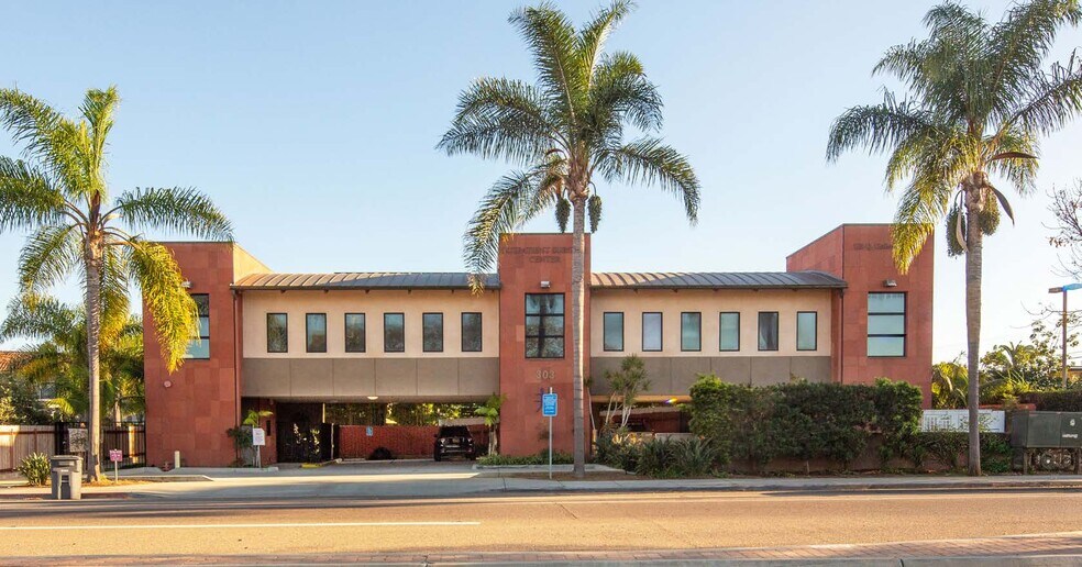 303 Santa Fe Dr, Encinitas, CA à vendre - Photo de l’immeuble – Image 2 sur 8