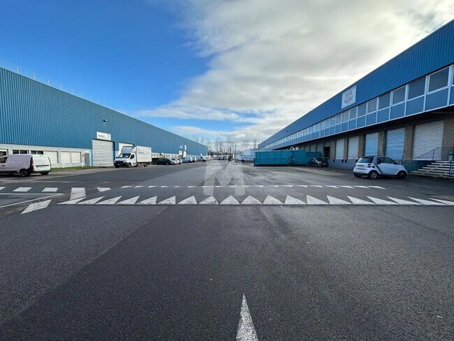 Plus de détails pour Bureau, Industriel/Logistique à louer
