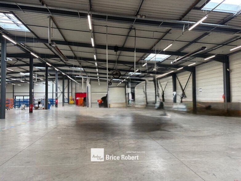 4 Rue Fulgencio Gimenez, Vaulx-en-Velin à louer - Photo de l’immeuble – Image 3 sur 7