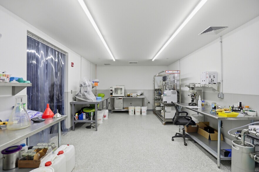 160 Ayer Flex Condos portefeuille de 4 biens à vendre sur LoopNet.fr - Photo intérieure – Image 3 sur 7