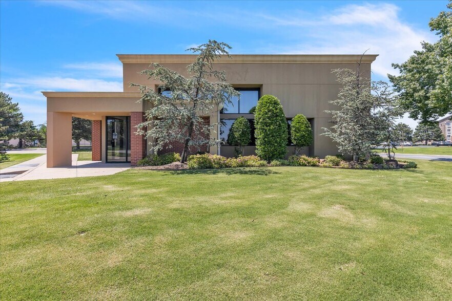 809 Cornell Pky, Oklahoma City, OK à louer - Photo de l’immeuble – Image 2 sur 27