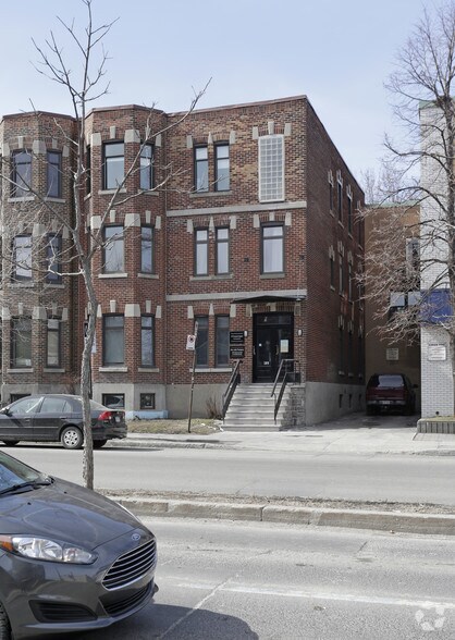 389 Boul Saint-Joseph E, Montréal, QC à louer - Photo principale – Image 1 sur 2