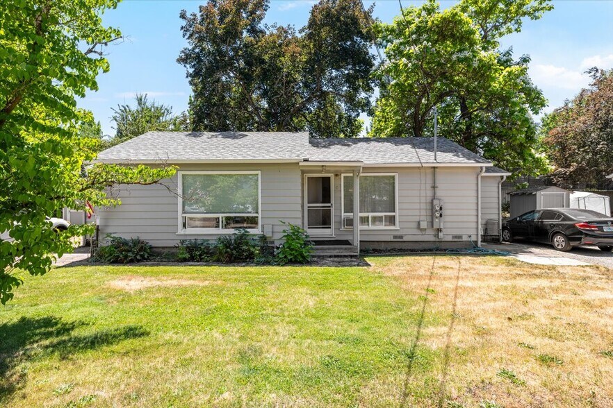 307 Tussey Ln, Grants Pass, OR à vendre - Photo de l’immeuble – Image 2 sur 22