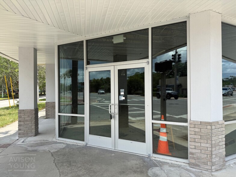 1814 Edgewater Dr, Orlando, FL à louer - Photo de l’immeuble – Image 2 sur 7