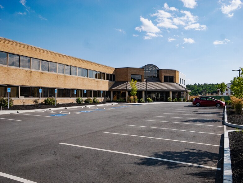 580 Main St, Bolton, MA à louer - Photo de l’immeuble – Image 1 sur 11