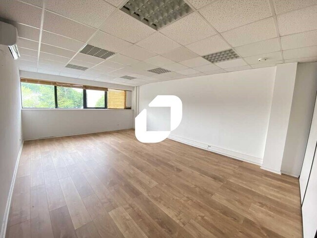 Plus de détails pour Bureau, Local d'activités à louer