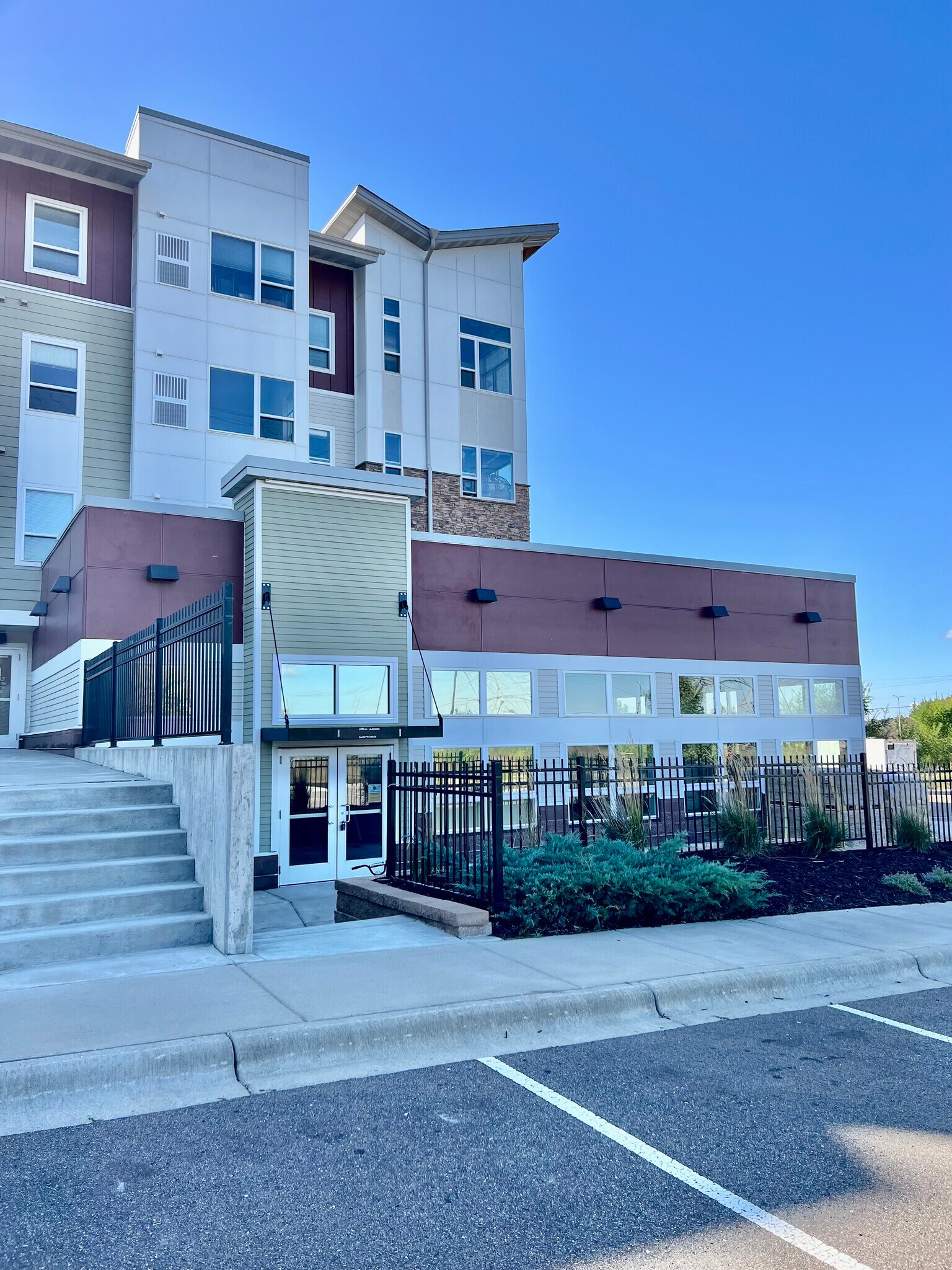 2350 Hastings Ave, Newport, MN à louer Photo de l’immeuble– Image 1 sur 6