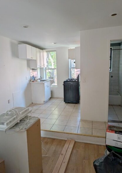 41-24 52nd Street, Woodside, NY à vendre - Photo intérieure – Image 2 sur 8