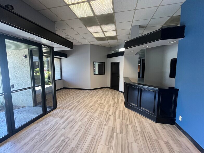 9567 Arrow Route, Rancho Cucamonga, CA à louer - Photo de l’immeuble – Image 3 sur 11