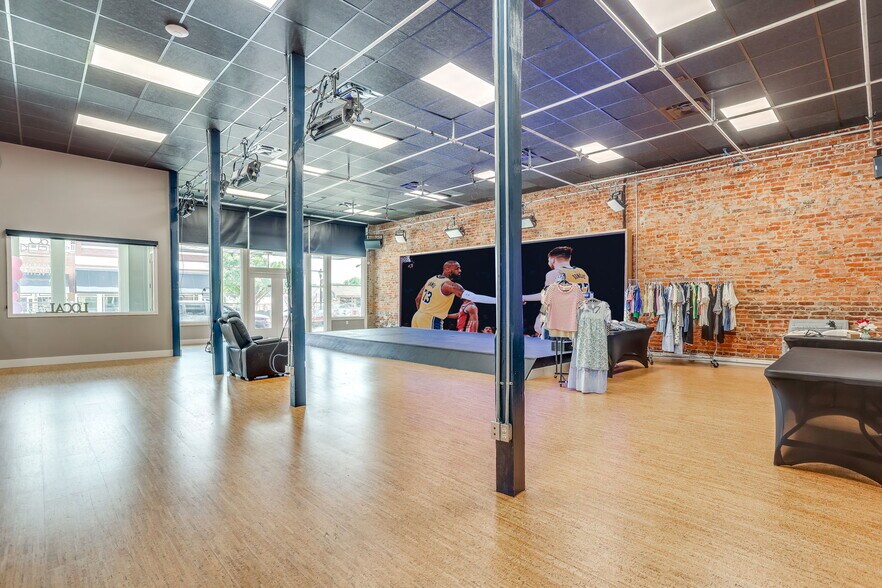 115 N Main St, Mansfield, TX à louer - Photo de l’immeuble – Image 3 sur 6