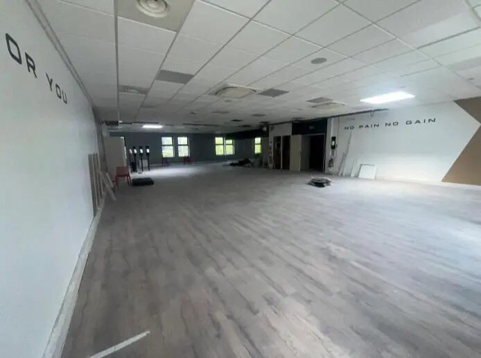 Local d’activités dans Champigny-sur-Marne à louer - Photo de l’immeuble – Image 1 sur 7