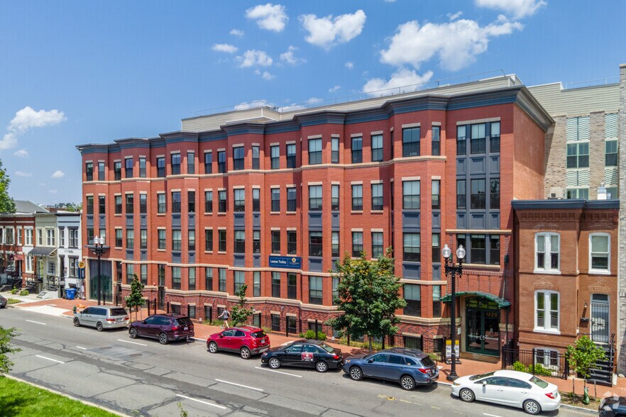 1220 E St SE, Washington, DC à louer - Photo de l’immeuble – Image 1 sur 3