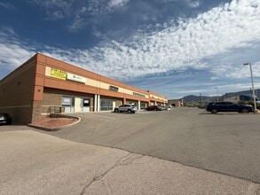 1060 Doniphan Park Cir, El Paso, TX à louer Photo de l’immeuble– Image 1 sur 2