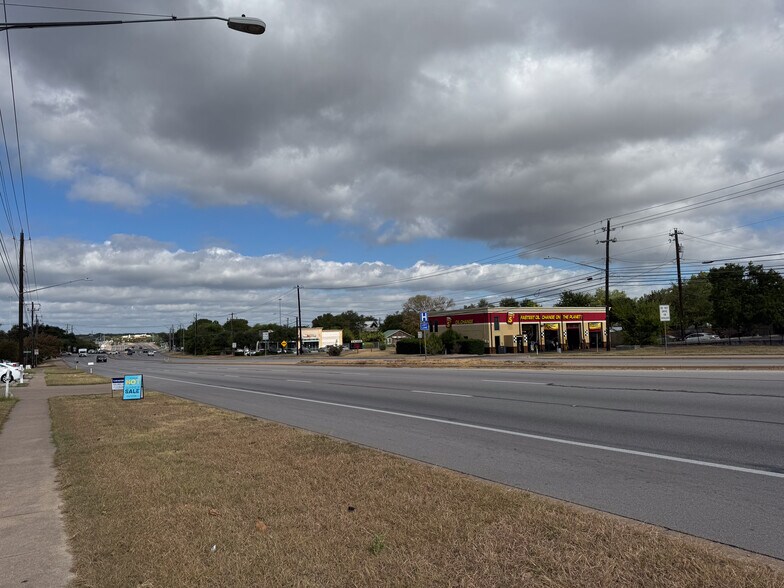 2303 Parmer Ln, Austin, TX à vendre - Autre – Image 2 sur 8