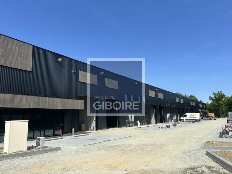 Industriel/Logistique dans La Mézière à vendre - Photo de l’immeuble – Image 3 sur 6