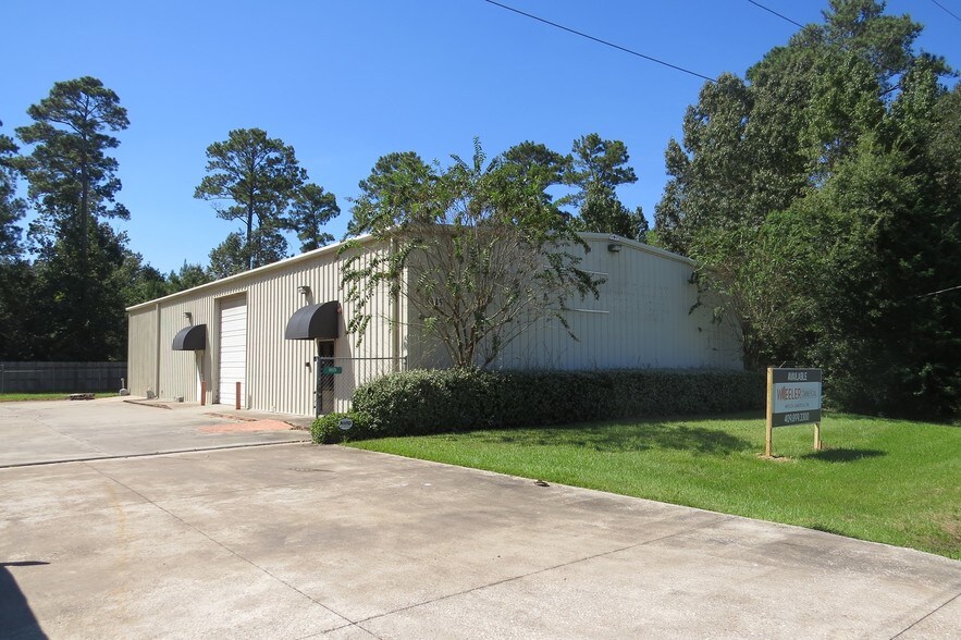 8825 Eastex Fwy, Beaumont, TX à louer - Photo principale – Image 1 sur 49