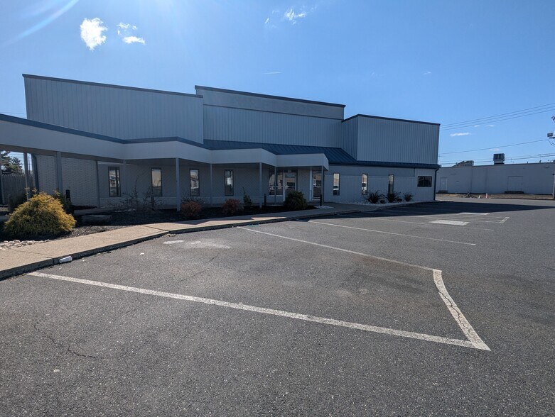 93-95 S West End Blvd, Quakertown, PA à louer - Photo de l’immeuble – Image 3 sur 3