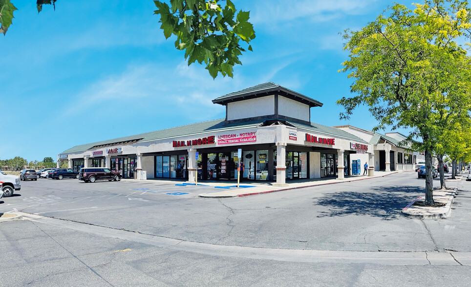 2701-2845 W Avenue L, Lancaster, CA à louer - Photo de l’immeuble – Image 3 sur 12