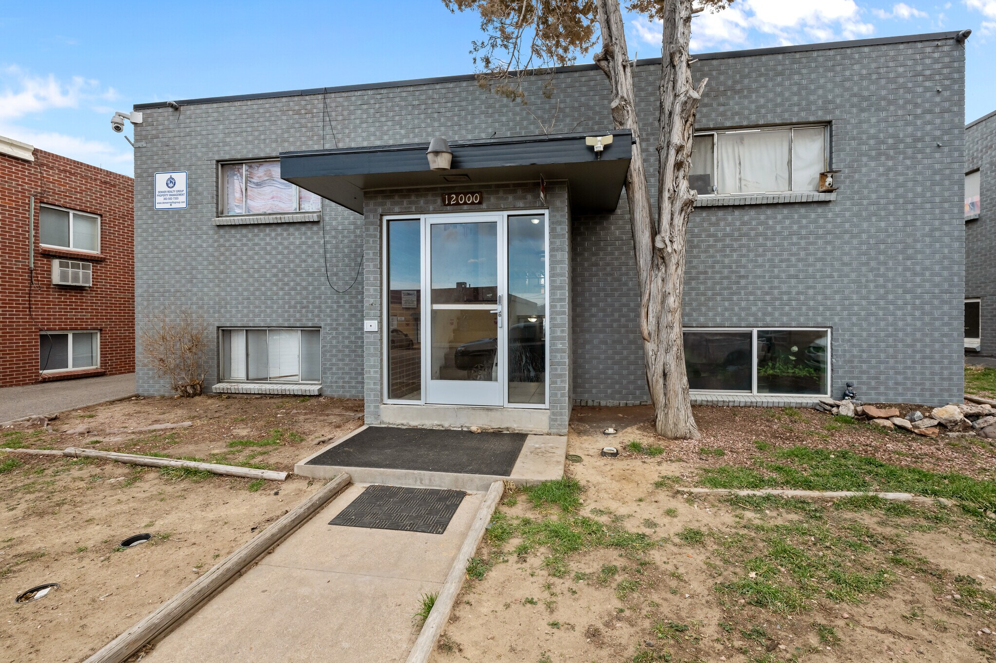 11916 & 12000 E 14TH AVE portefeuille de 2 biens à vendre sur LoopNet.fr Photo principale– Image 1 sur 23