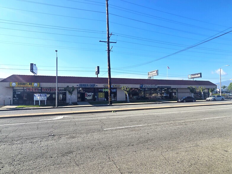 539-563 N Azusa Ave, West Covina, CA à louer - Photo de l’immeuble – Image 2 sur 2