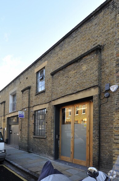 40-48 Bromells Rd, Londres à louer - Photo de l’immeuble – Image 3 sur 5