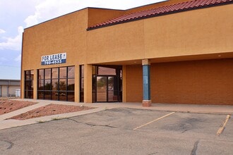 1155 N Zaragosa Rd, El Paso, TX à louer Photo de l’immeuble– Image 2 sur 52