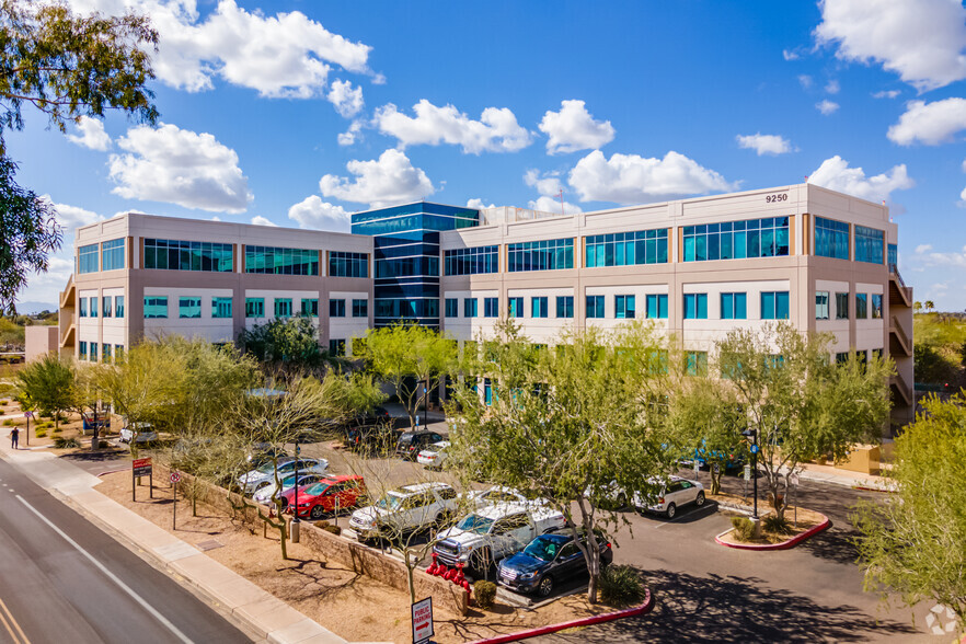 9250 N 3rd St, Phoenix, AZ à louer - Photo de l’immeuble – Image 1 sur 3