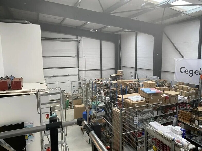 Local d’activités dans Crach à louer - Photo de l’immeuble – Image 3 sur 4