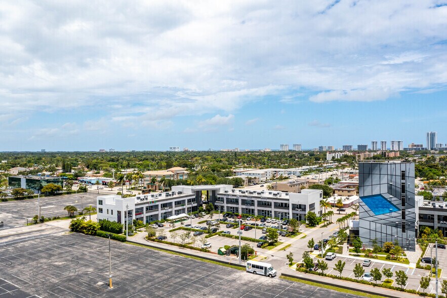 801-821 N Federal Hwy, Hallandale Beach, FL à louer - Photo de l’immeuble – Image 2 sur 22