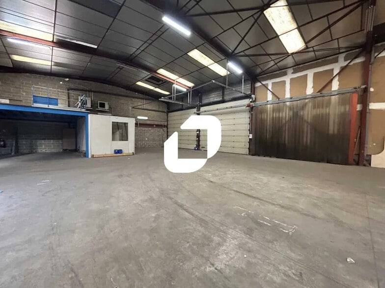 Bureau dans Aubervilliers à louer - Photo de l’immeuble – Image 2 sur 9