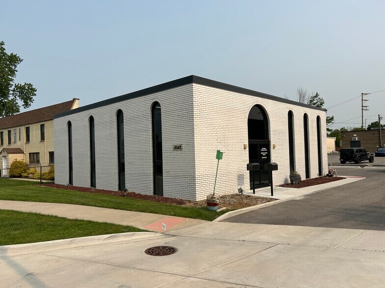 1640 Elk Blvd, Des Plaines, IL à louer - Photo de l’immeuble – Image 1 sur 5