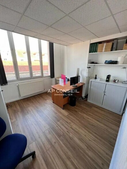 Bureau dans Versailles à louer - Photo intérieure – Image 2 sur 4