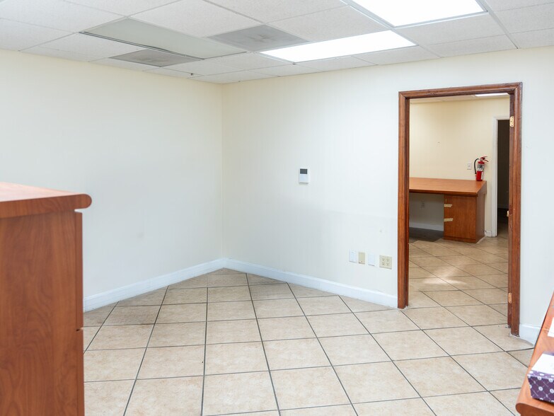 7801-7821 W 25th Ct, Hialeah, FL à louer - Photo de l’immeuble – Image 3 sur 15