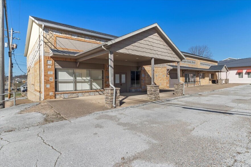 302 E Washington Ave, Ava, MO à vendre - Photo principale – Image 2 sur 38