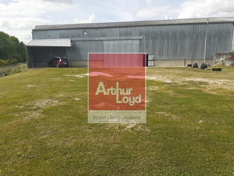 Industriel/Logistique dans Villacerf à vendre - Photo de l’immeuble – Image 1 sur 12