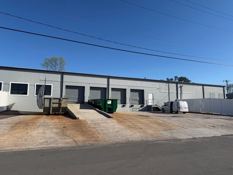 3330 Monroe Rd, Charlotte, NC à louer - Photo de l’immeuble – Image 3 sur 11