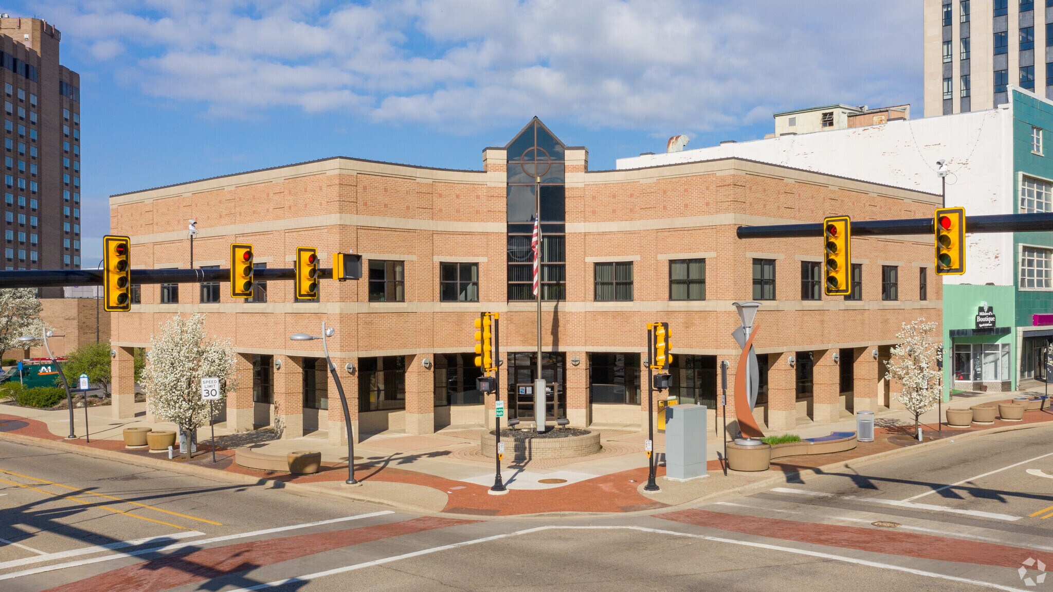 1 W Michigan Ave, Battle Creek, MI à vendre Photo principale– Image 1 sur 5