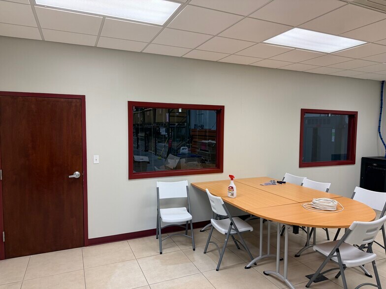 311 Carroll Dr, New Castle, DE à louer - Photo de l’immeuble – Image 3 sur 12