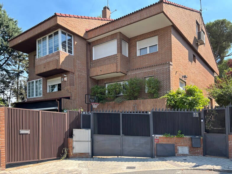 Calle Cuatro Pinos, 33, Pozuelo de Alarcón, Madrid à louer - Photo de l’immeuble – Image 1 sur 28