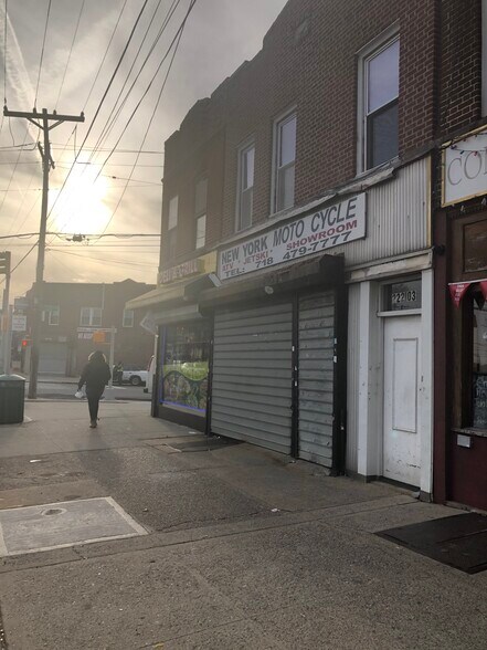 22203 Jamaica Ave, Queens Village, NY à vendre - Photo de l’immeuble – Image 2 sur 2