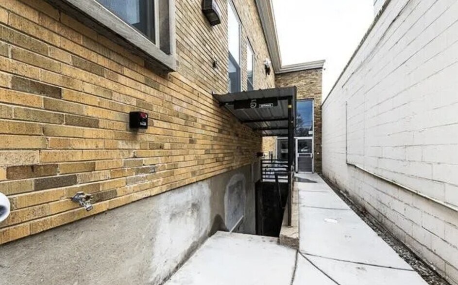 95 Grant St, Crystal Lake, IL à vendre - Photo de l’immeuble – Image 2 sur 9