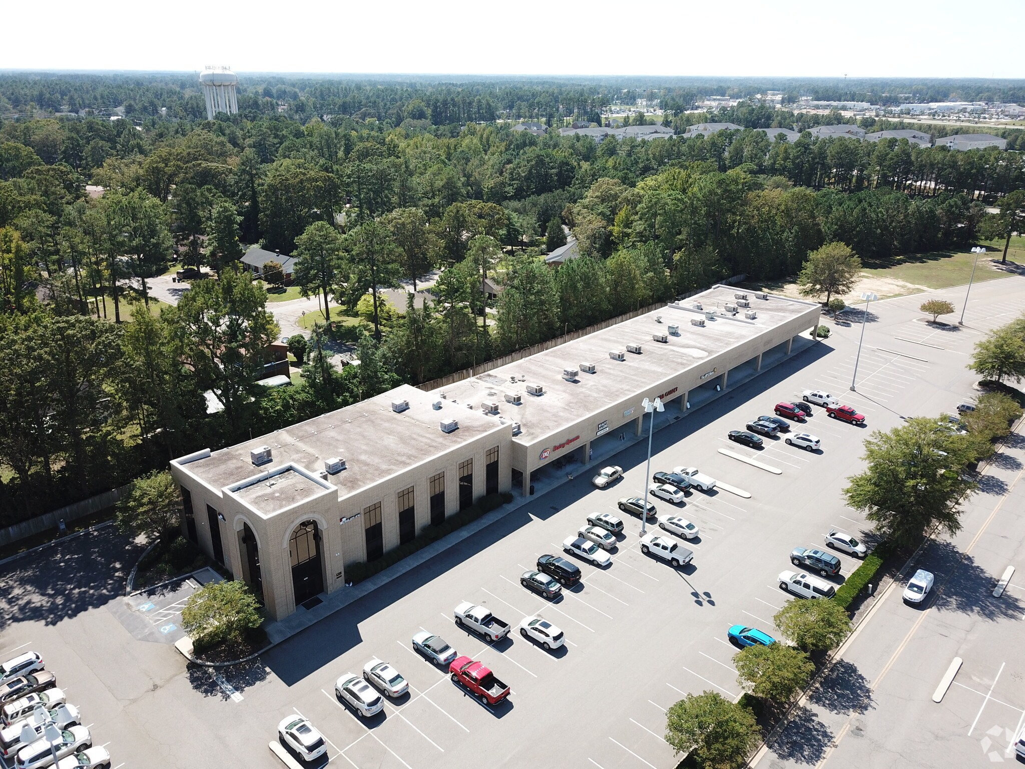 102-400 Westwood Shopping Ctr, Fayetteville, NC à louer Photo principale– Image 1 sur 12