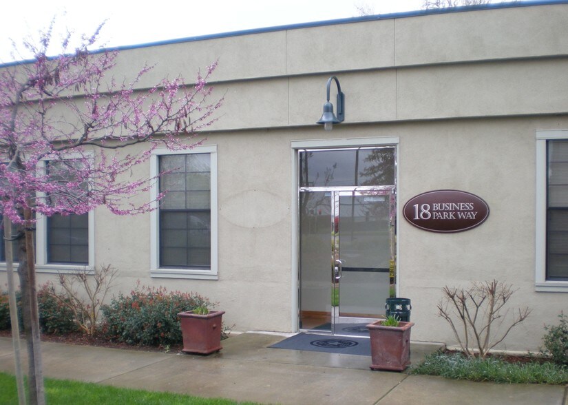18 Business Park Way, Sacramento, CA à louer - Photo de l’immeuble – Image 2 sur 4