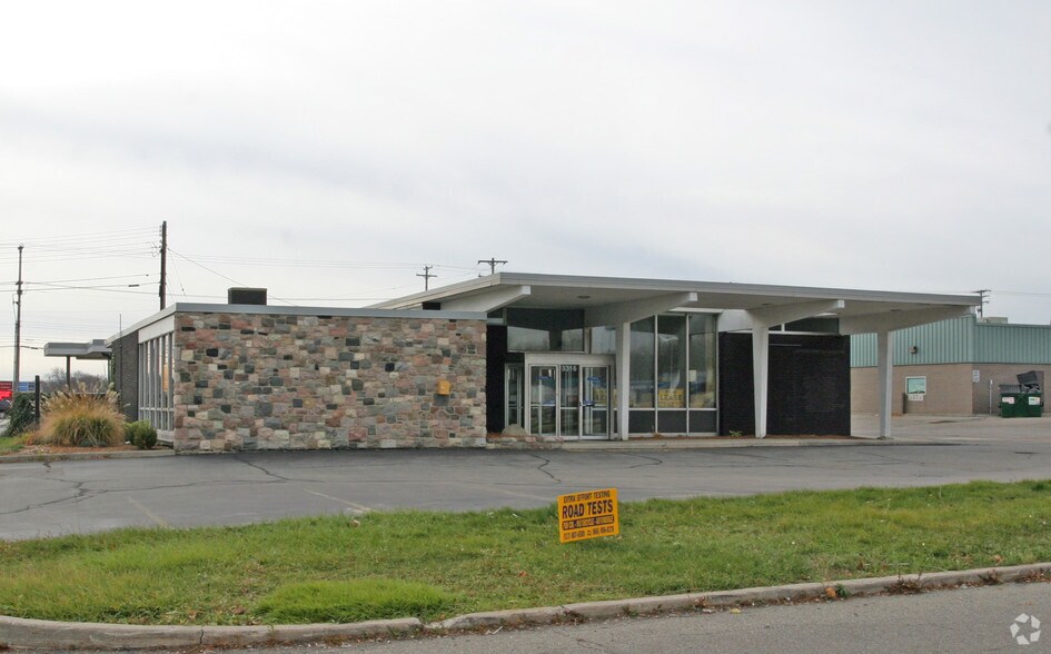 3316 S Martin Luther King Jr Blvd, Lansing, MI à louer - Photo de l’immeuble – Image 3 sur 4