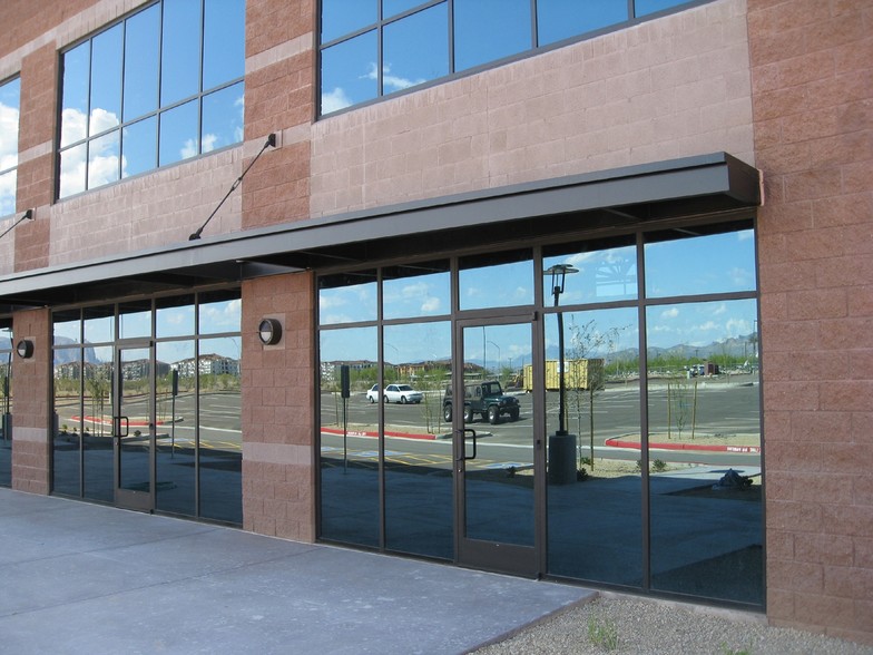 10165 E Hampton Ave, Mesa, AZ à louer - Photo de l’immeuble – Image 2 sur 3