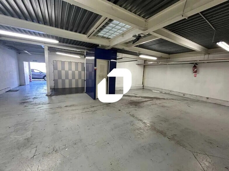 Local d’activités dans Le Plessis-Bouchard à louer - Photo de l’immeuble – Image 1 sur 10