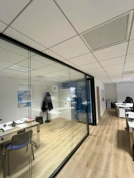 Bureau dans Saint-Germain-en-Laye à louer - Photo de l’immeuble – Image 2 sur 30