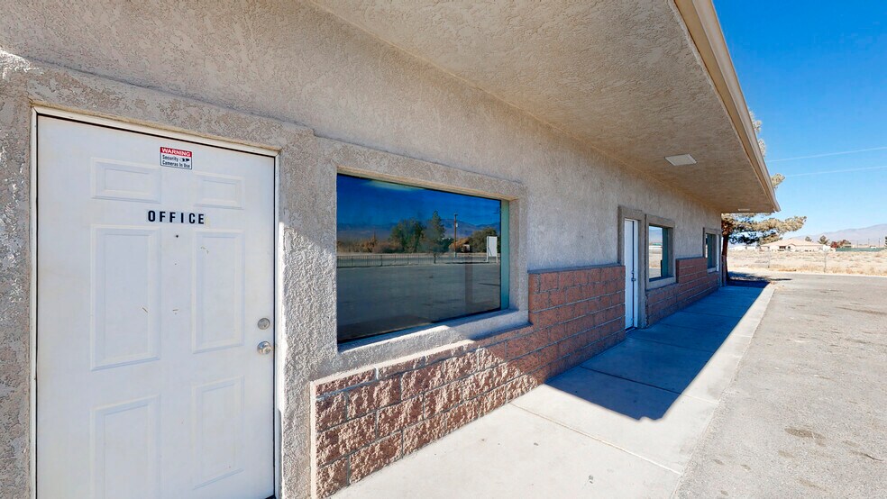 800 Margaret St, Pahrump, NV à louer - Photo de l’immeuble – Image 3 sur 16